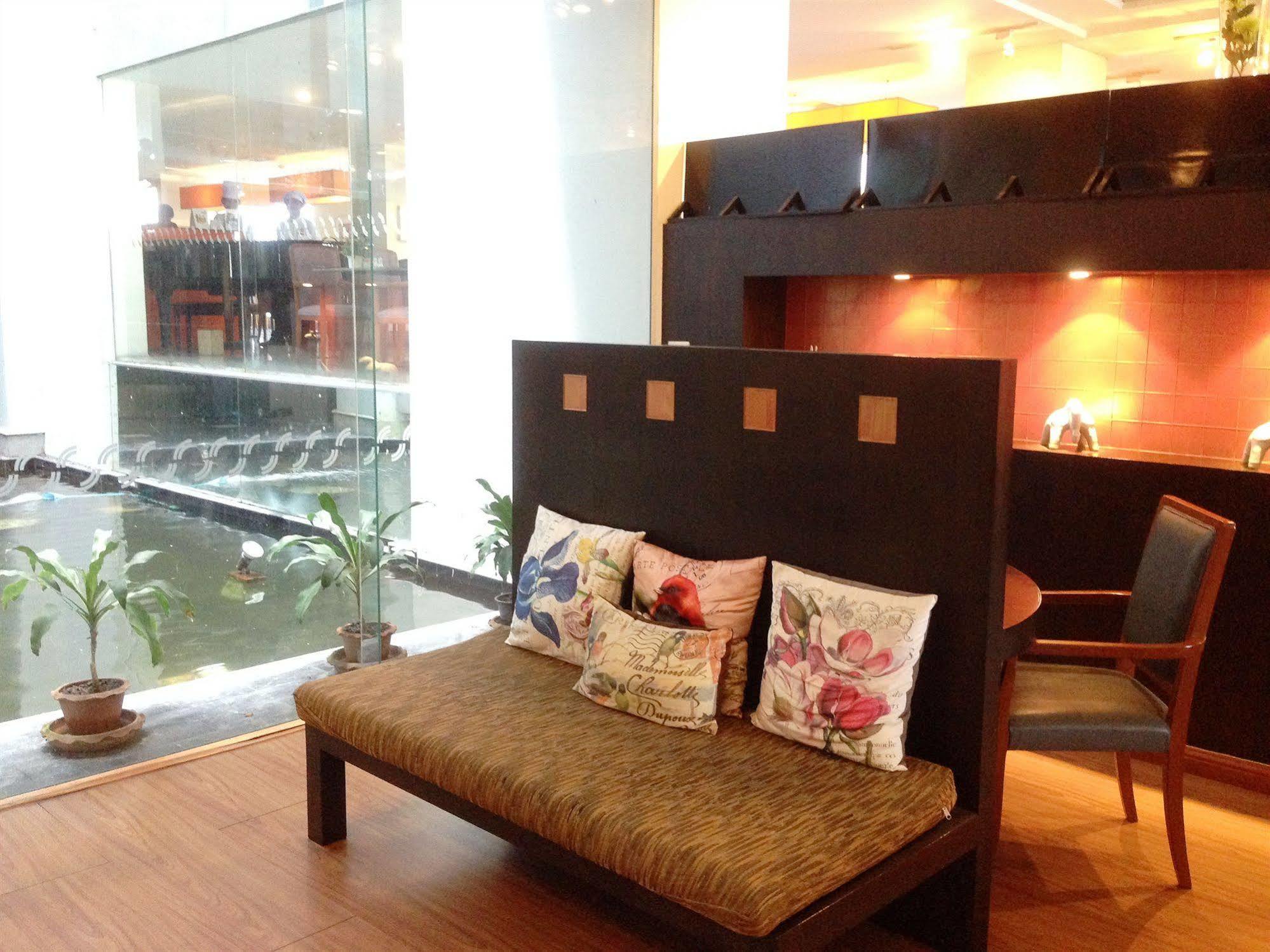 The City Hotel Sriracha By Bbh Japan Si Racha Exterior photo